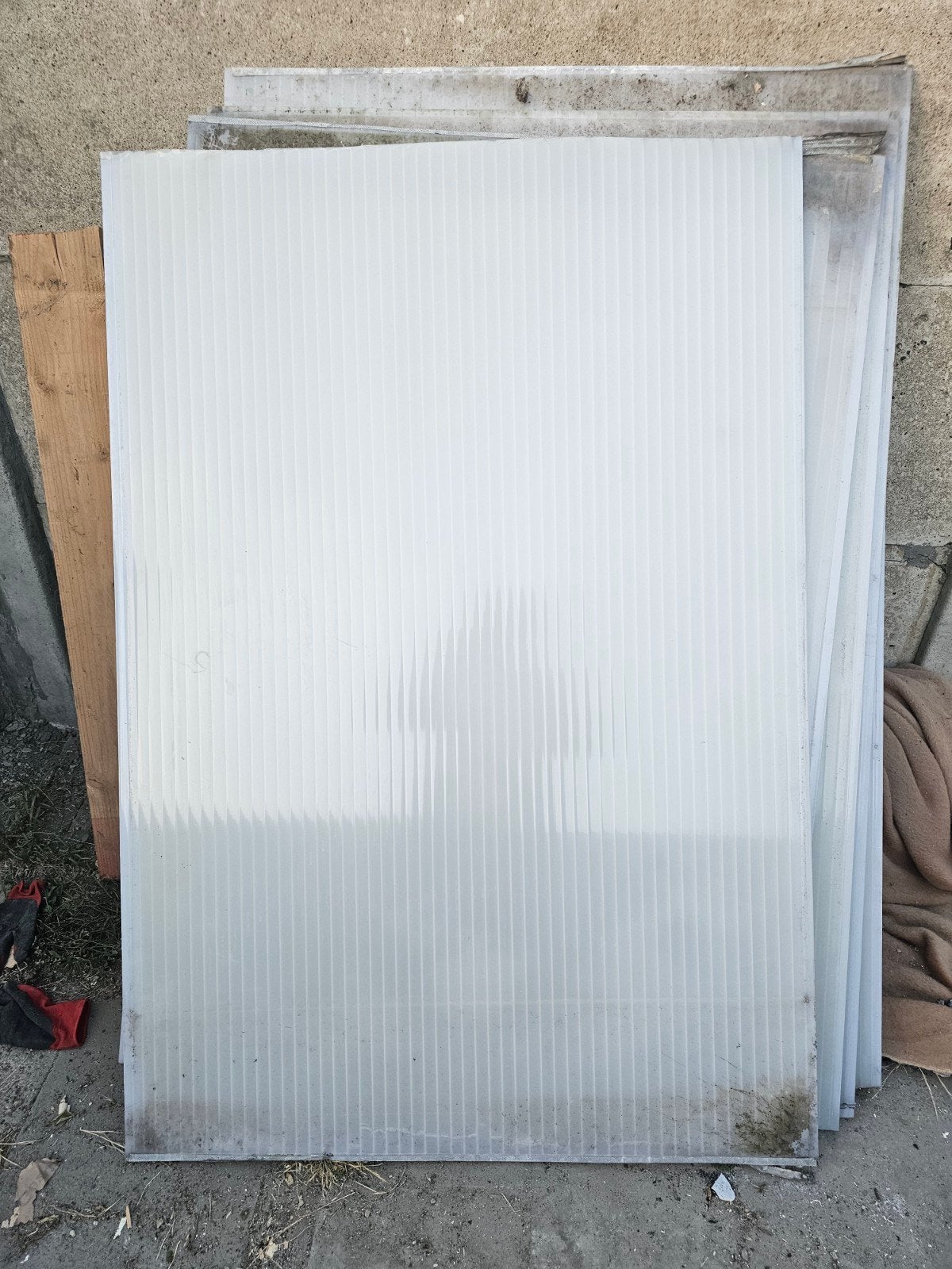 Panneaux à noyau creux/panneaux lumineux en polycarbonate, Enlèvement