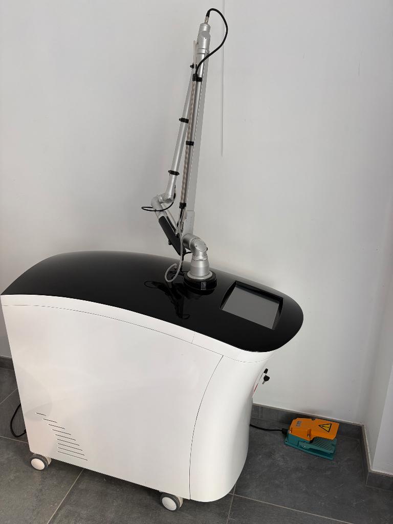 Picosecond carbonpeel tattoo laser, Ophalen of Verzenden, Zo goed als nieuw, Overige typen