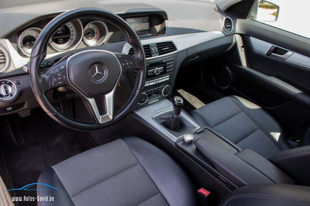 Mercedes-Benz C200 CDI Avantgarde / AIRCO / SENSOREN / GPS, Auto's, Mercedes-Benz, 100 kW, Euro 5, Zwart, 4 cilinders