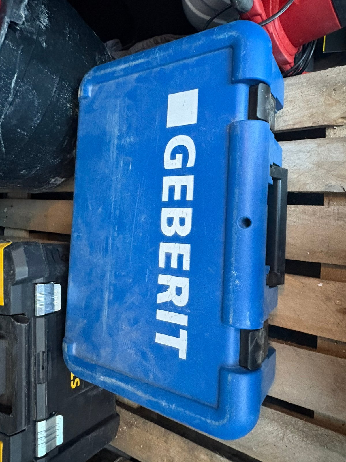 Sertiseuse geberit, Doe-het-zelf en Bouw, Ophalen of Verzenden, Zo goed als nieuw