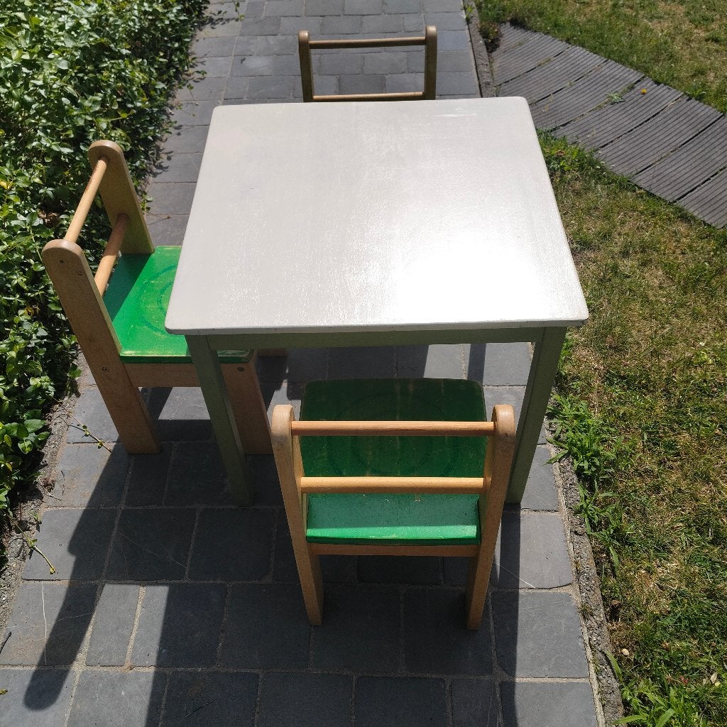 Kindertafel en stoelen, Kinderen en Baby's, Kinderkamer | Tafels en Stoelen, Ophalen, Gebruikt, Tafel(s) en Stoel(en)