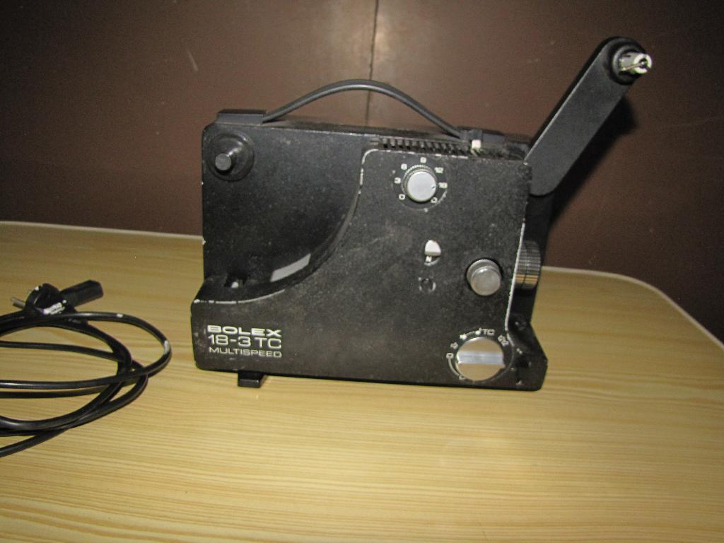 projector bolex 18-3 tc multispeed, Verzamelen, Foto-apparatuur en Filmapparatuur, Ophalen, 1960 tot 1980, Projector