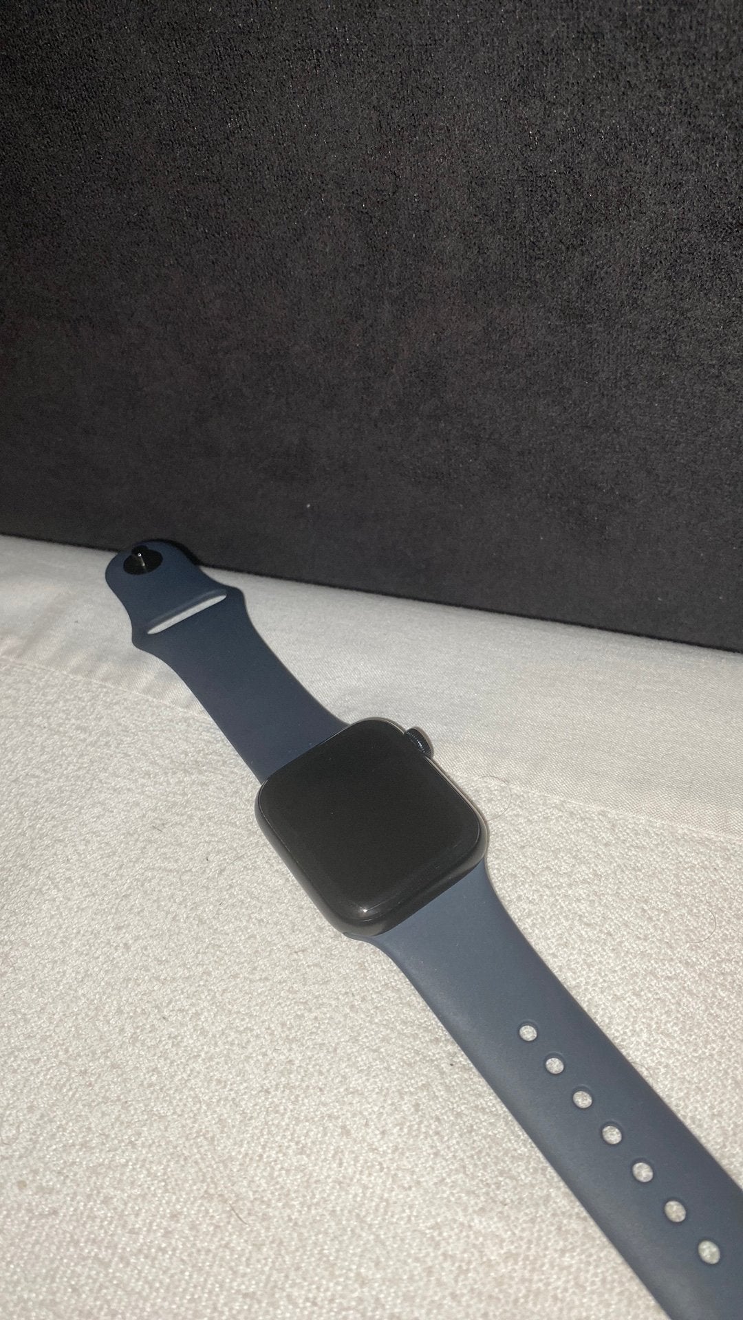 APPLE WATCH SE 2024 AMPER GEBRUIKT, Handtassen en Accessoires, Horloges | Dames, Overige materialen, Polshorloge, Overige materialen