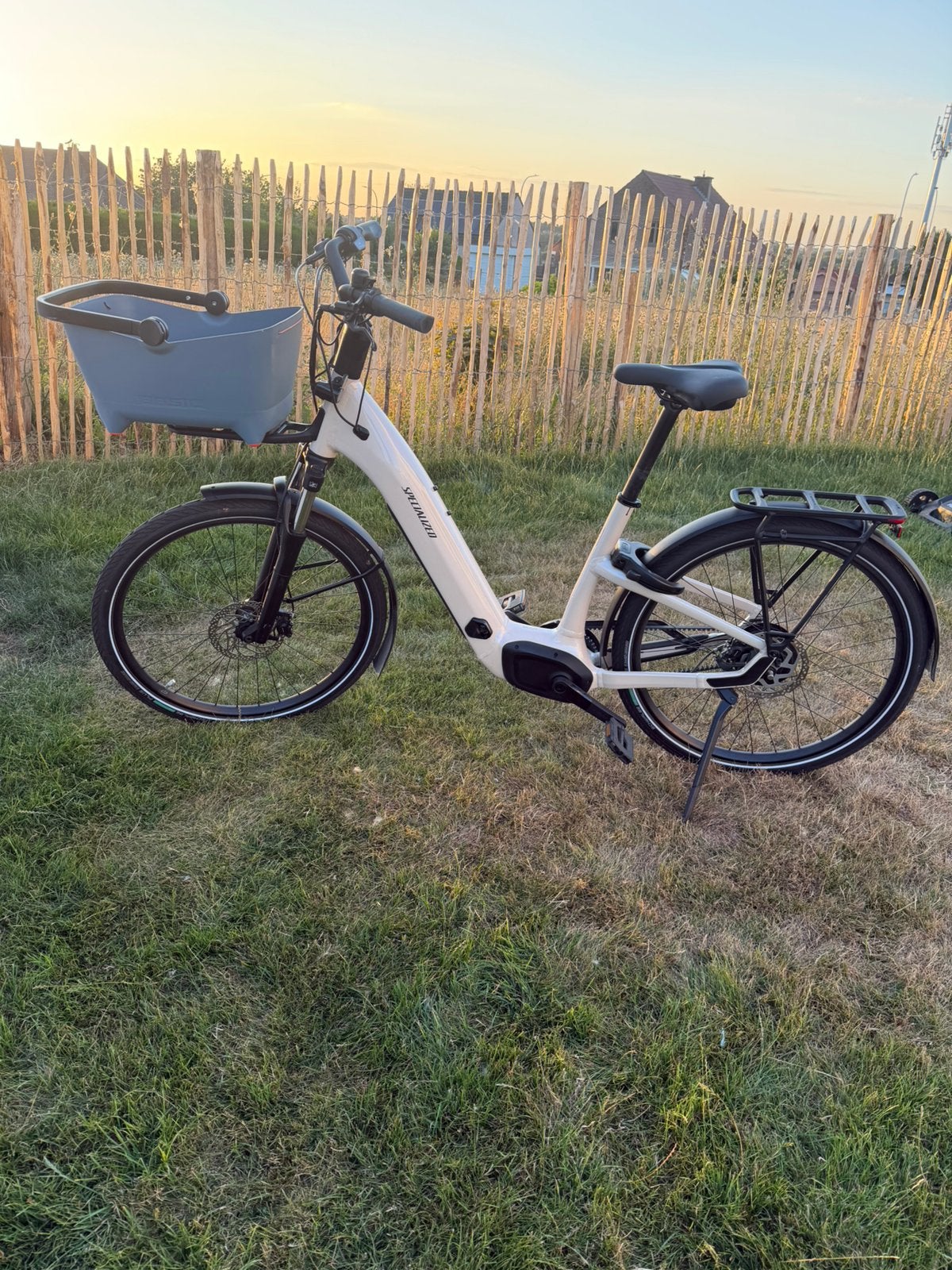 Specialized como 3.0 Medium 2024, Fietsen en Brommers, Ophalen, Zo goed als nieuw