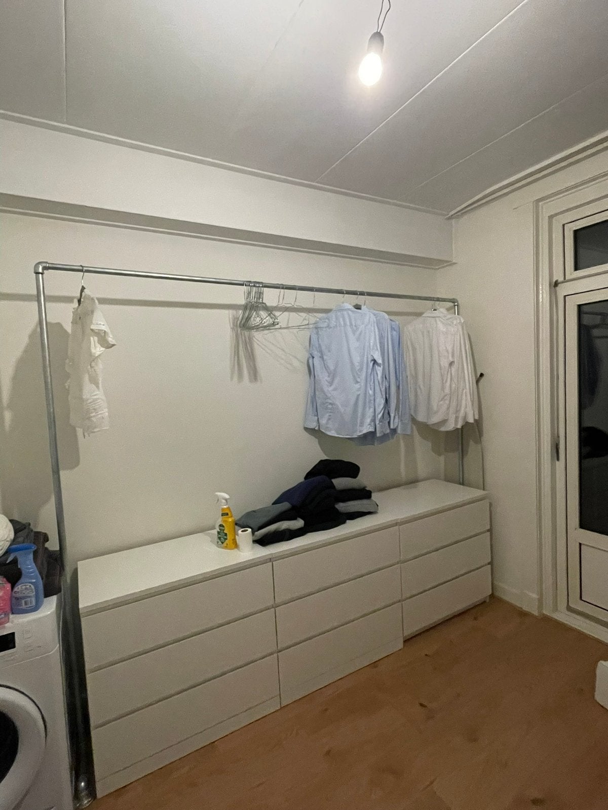 Kleerhanger van metalen buizen