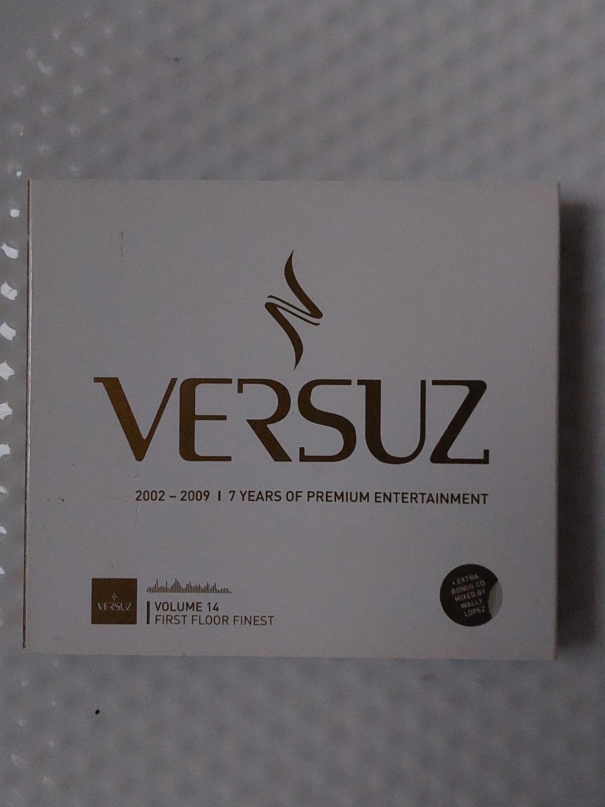 VERSUZ : 7 Years Of Premium Entertainment, CD & DVD, CD | Dance & House, Envoi