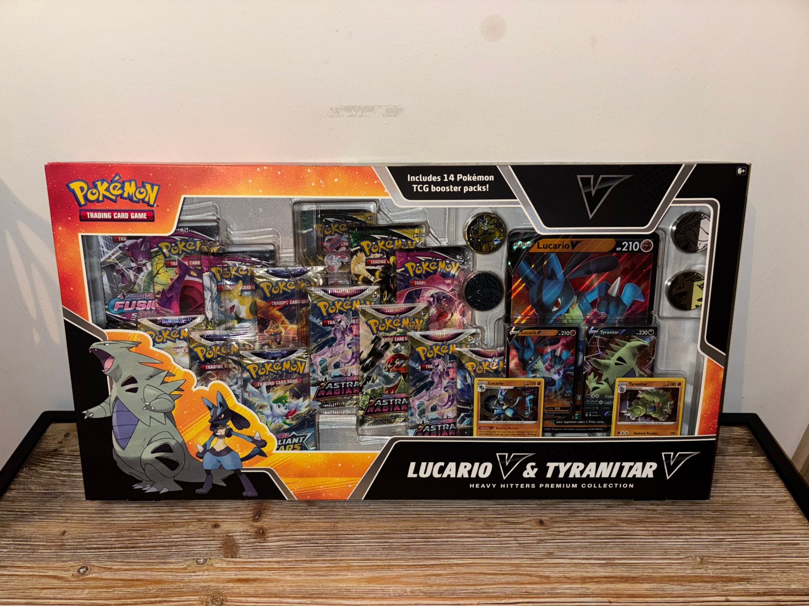 Carte Pokémon - Épée et bouclier, Enlèvement ou Envoi, Comme neuf, Booster box, Foil