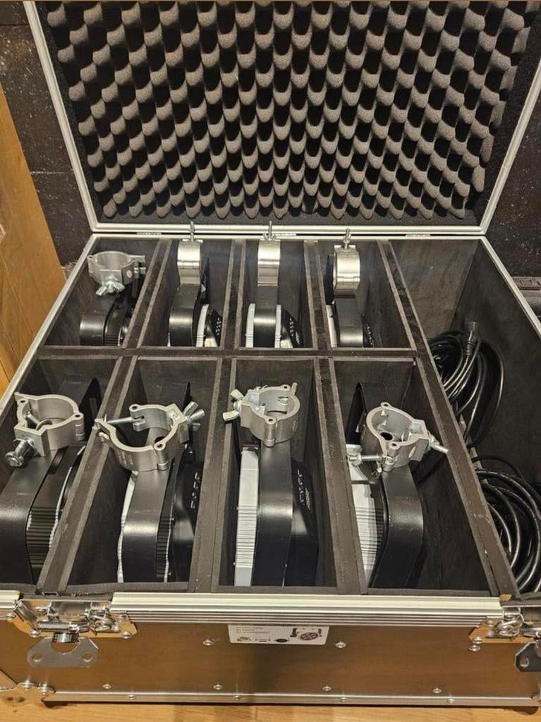 8x showtec compact par 7 tri + flightcase + klemmen, Musique & Instruments, Lumières & Lasers, Enlèvement
