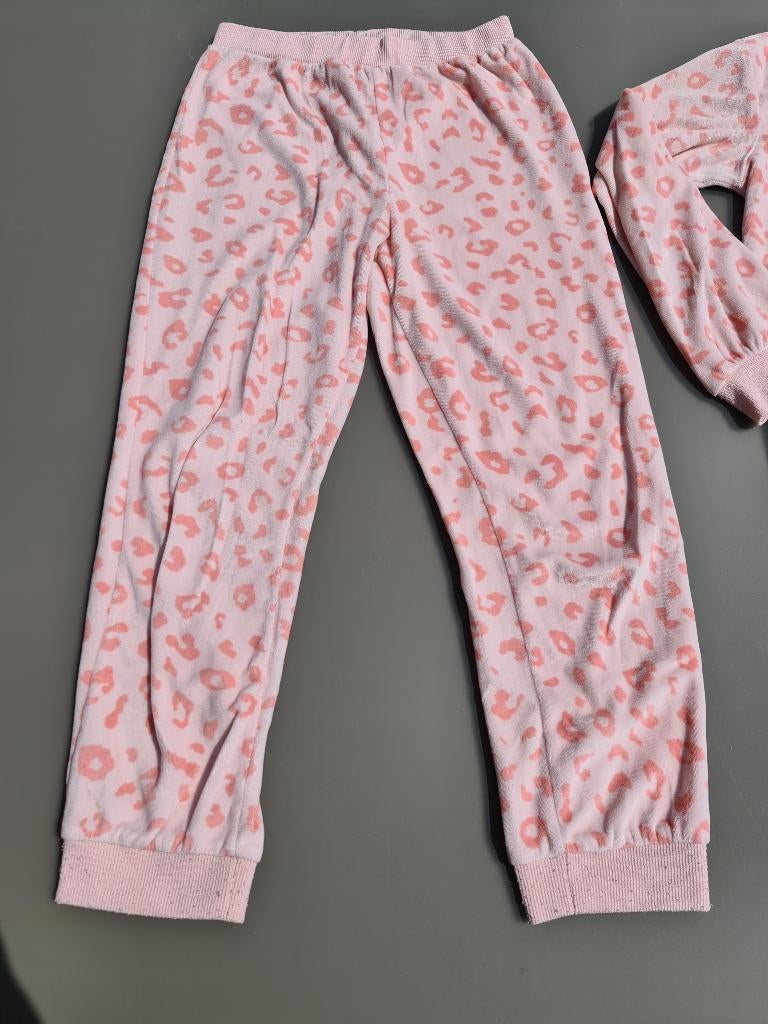 roze pyjama met tijgerprint, 134 -140, Kinderen en Baby's, Kinderkleding | Maat 134, Ophalen, Zo goed als nieuw