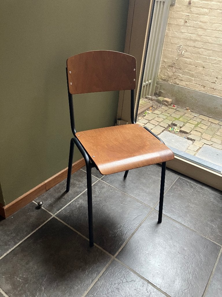 Stoelen / stapelstoelen / kantinestoelen - donker hout, Huis en Inrichting, Stoelen, Ophalen, Gebruikt, Bruin, Eén