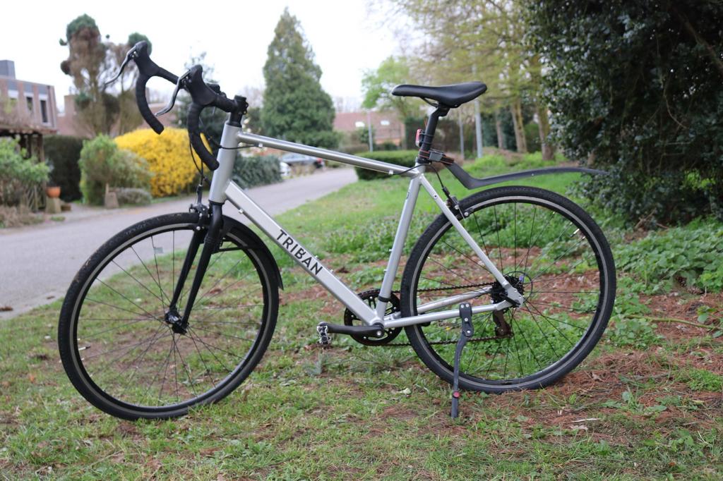 Een grijs fiets van TRIBAN voor mensen tussen 12en 16, Ophalen, Zo goed als nieuw, Minder dan 10 versnellingen