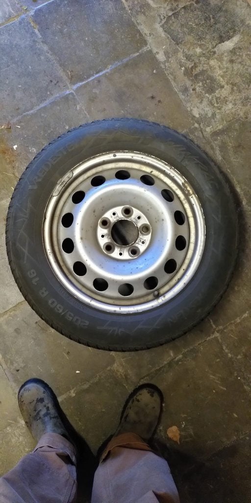 2 pneus hiver + jantes (mini coutryman), Autos : Pièces & Accessoires, Pneus et Jantes, Pneus hiver, Enlèvement ou Envoi, 16 pouces