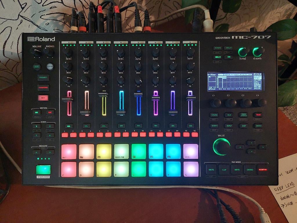 Roland MC-707 Groovebox, Ophalen of Verzenden, Zo goed als nieuw, Roland