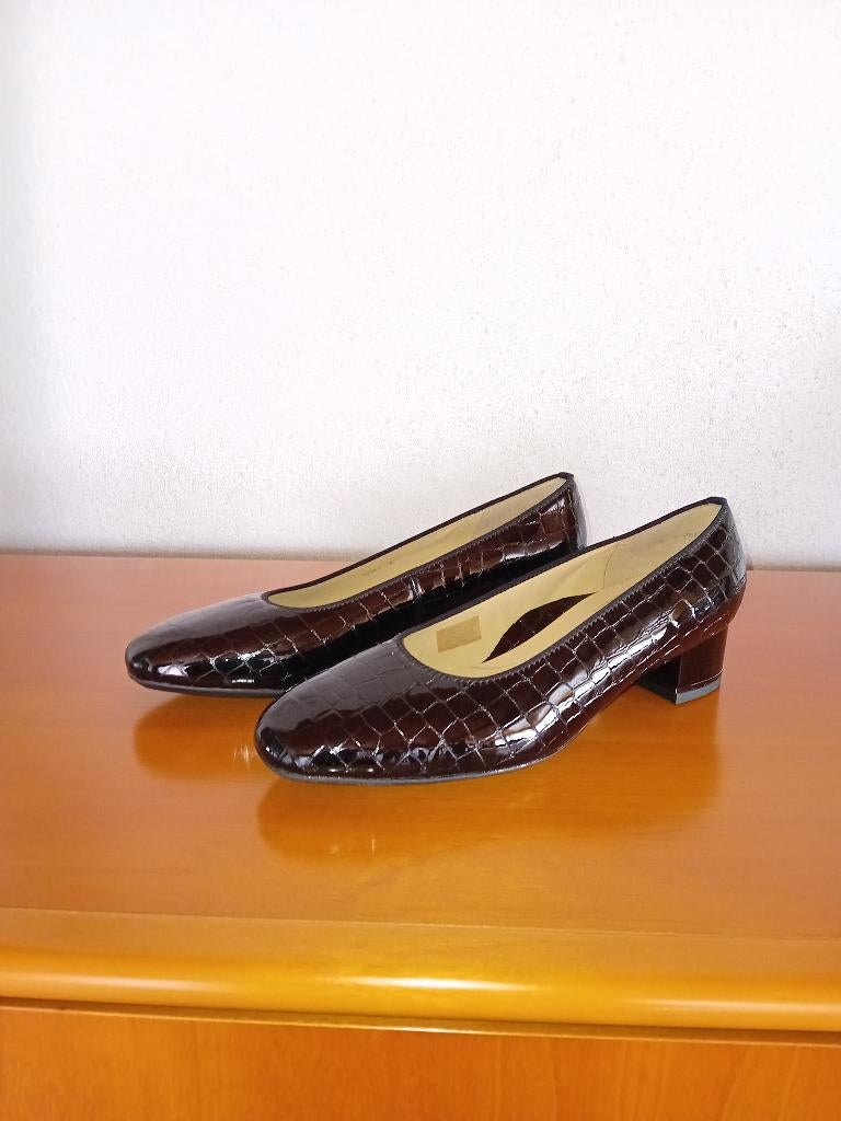 Zwarte laklederen damesschoenen 40,5 - 7, Kleding | Dames, Schoenen, Ophalen, Schoenen met lage hakken, Zwart, Nieuw