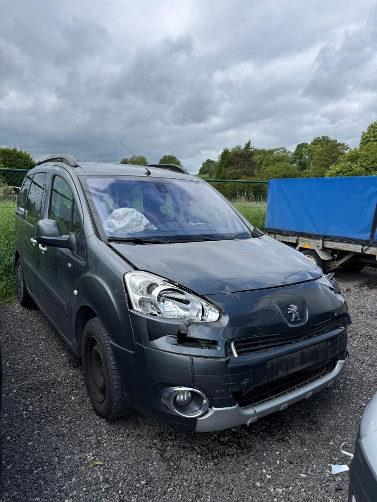 Peugeot Partner 1.6HDi 2013 Dommage Export Pièces, Moteur OK, Autos, Achat, Boîte manuelle, Entretenue par le concessionnaire