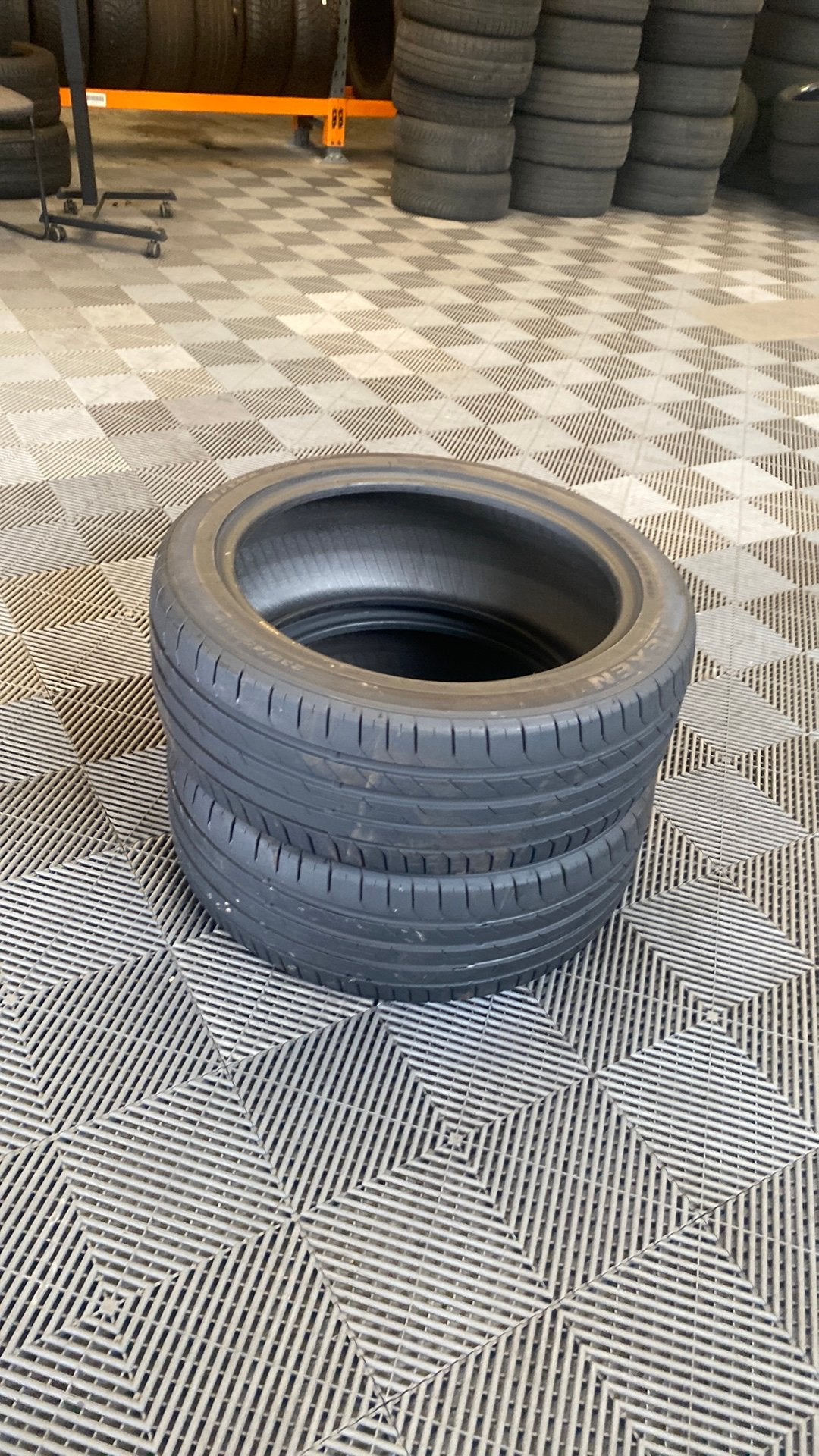 235/45/19-95w nexen zomer  met monteren per stuk 75 eur, Ophalen, Zo goed als nieuw