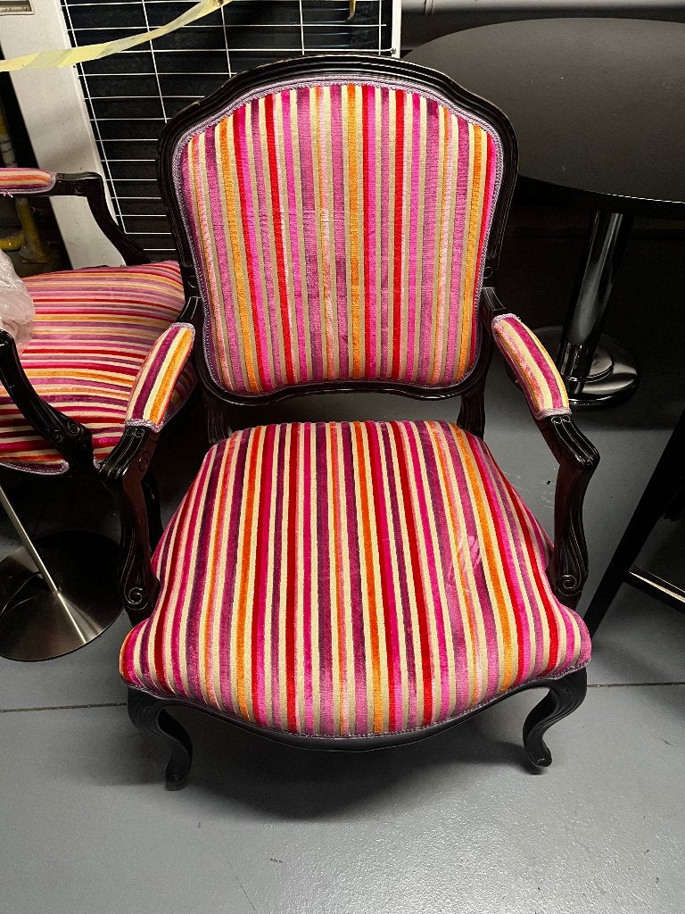 Fauteuil style baroque, Enlèvement