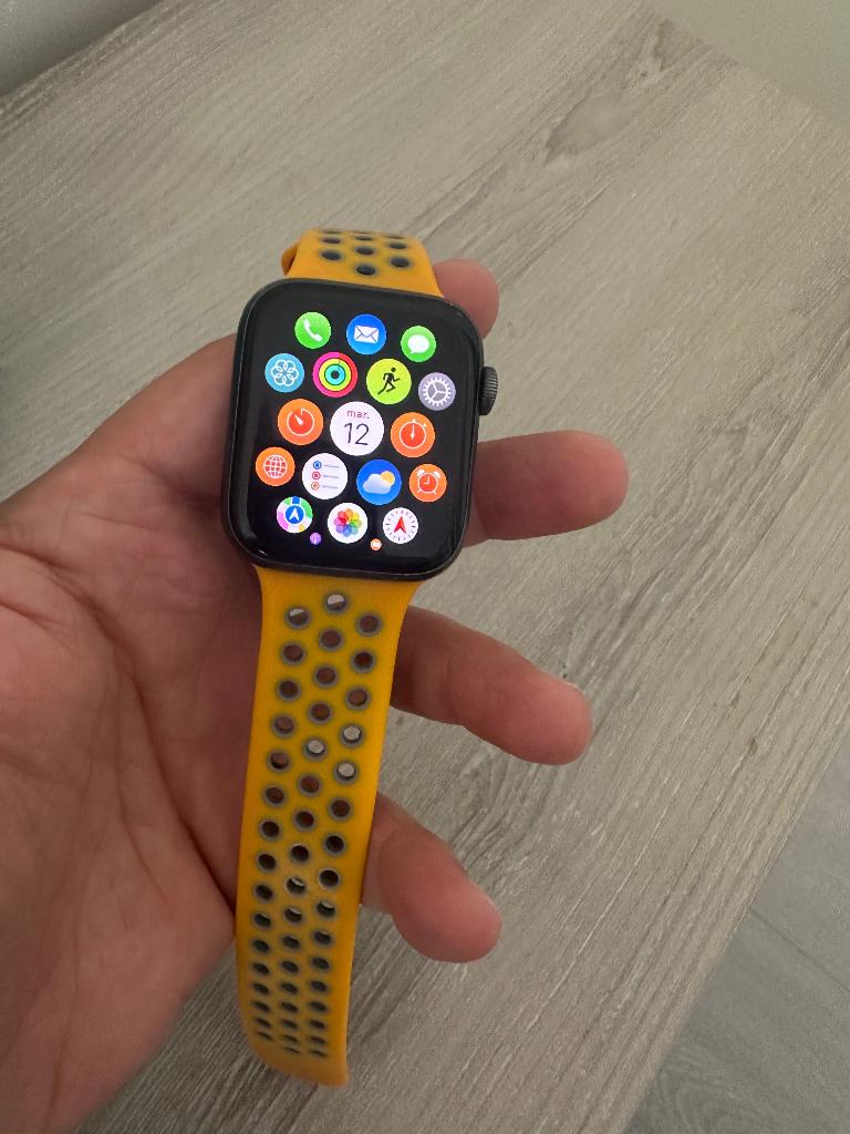Apple Watch SE 44mm GPS, Handtassen en Accessoires, Smartwatches, Ophalen, Gebruikt, IOS, GPS