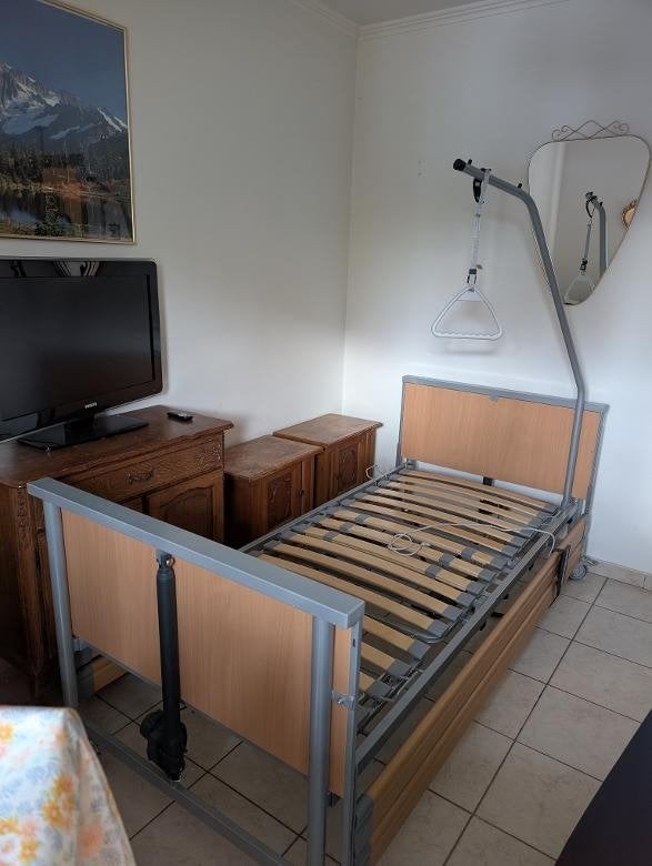 Lit électrique médicalisé avec matelas, Enlèvement, Comme neuf