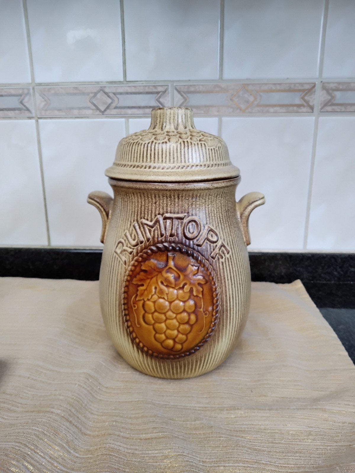 mooie oude kruik in aardewerk, Ophalen
