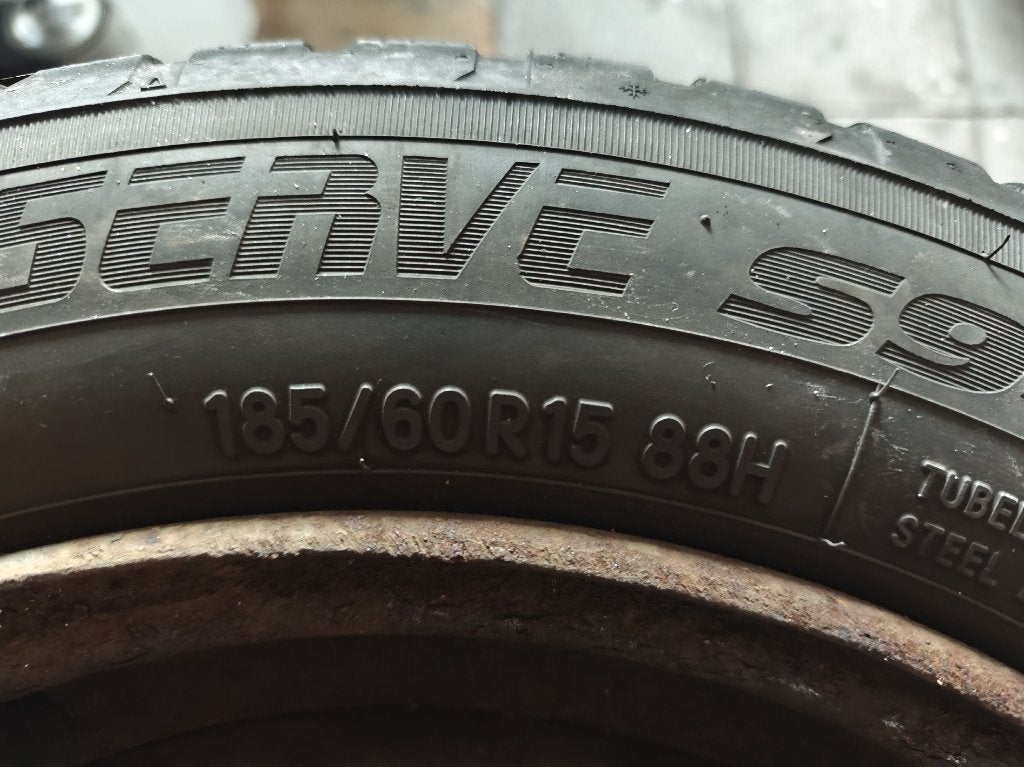 Pneu Hiver 185-60 R15 88H, Autos : Pièces & Accessoires, 15 pouces, Pneus et Jantes, Pneus hiver, Véhicule de tourisme