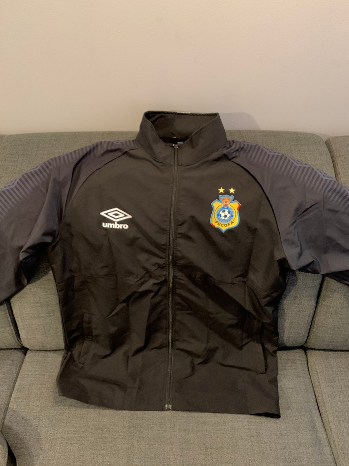 Training RDC Umbro, Vêtements | Hommes, Vêtements de sport, Enlèvement, Comme neuf