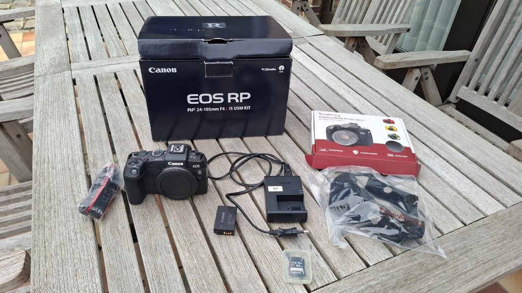 CANON RP FULL FRAME + EASYCOVER + SCREENPROTECTOR + 64 GB SD, Canon, Ophalen of Verzenden, Zo goed als nieuw, Touchscreen