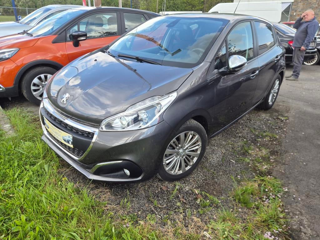 PEUGEOT 208 ESSENCE 14 000KM AVEC GARANTIE, Autos, Achat, Euro 6, Entreprise, 5 portes