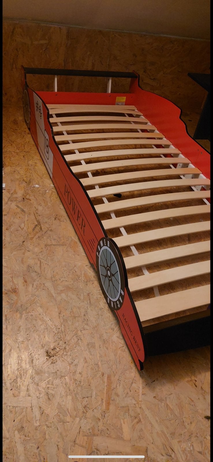 Kinderbed ( Raceauto ) 90x200cm, Huis en Inrichting, Slaapkamer | Bedden, Ophalen, Zo goed als nieuw
