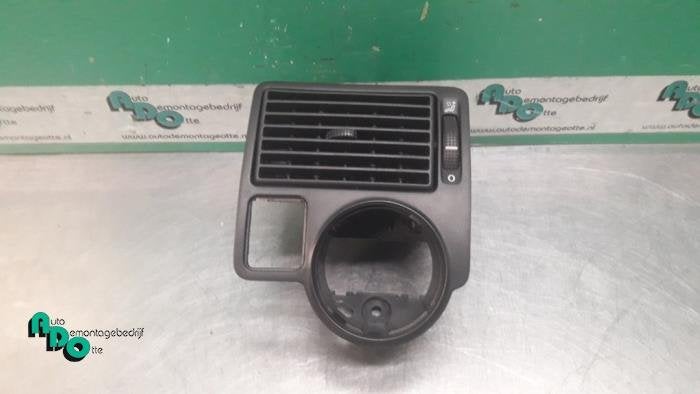 Grille aération tableau de bord d'un Volkswagen Golf (Golf, Autos : Pièces & Accessoires, Volkswagen, -, 3 mois de garantie, Utilisé