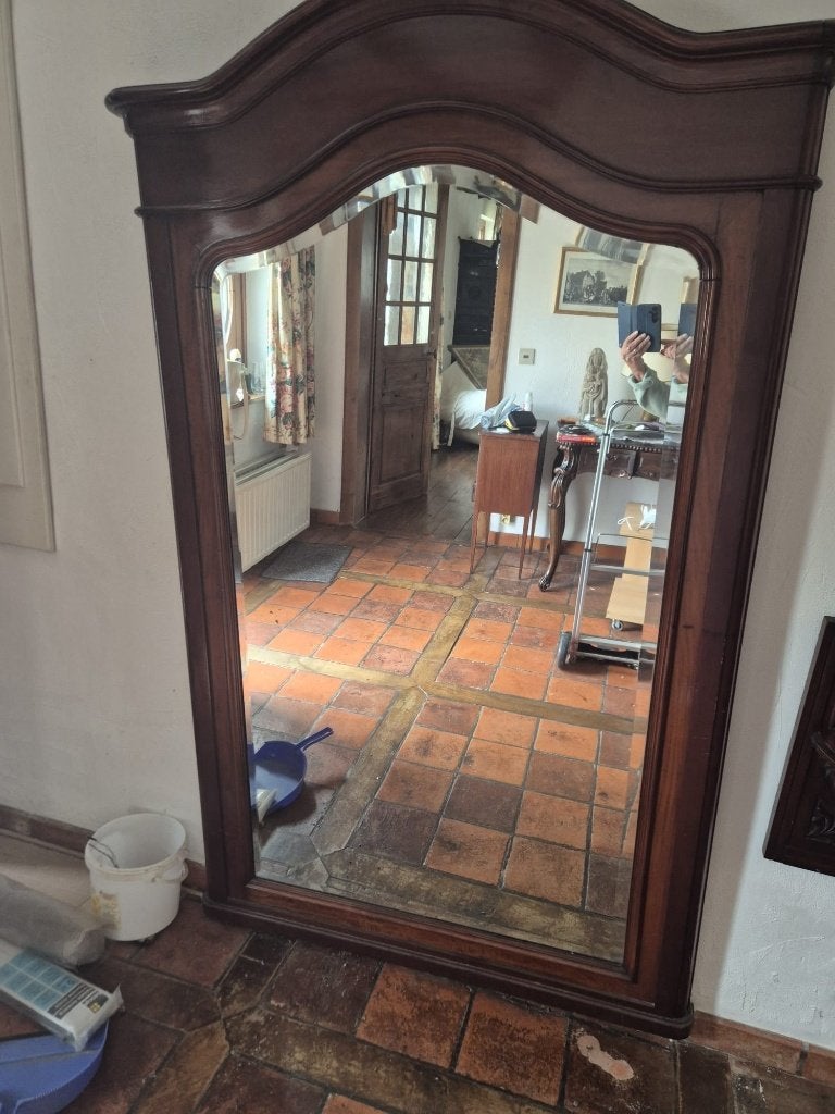 Miroir en acajou, Enlèvement
