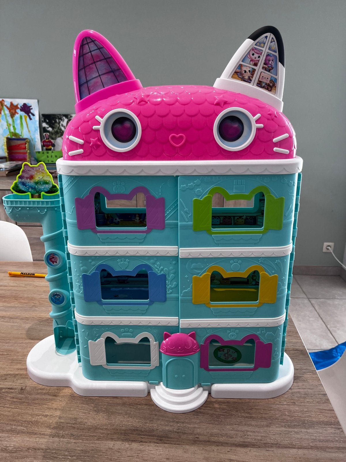 Gabby’s poppenhuis + meubels + popjes, Ophalen, Zo goed als nieuw, Poppenhuis