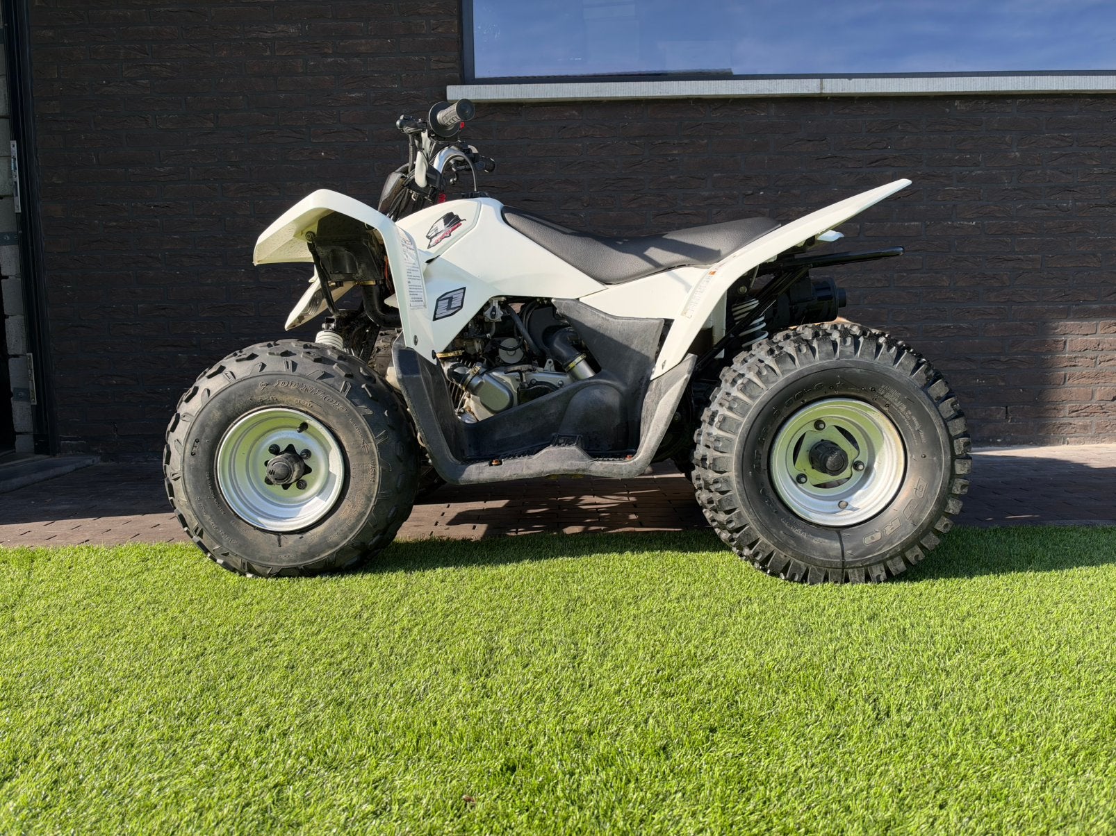 Suzuki LT-Z90 QuadSport, Motoren