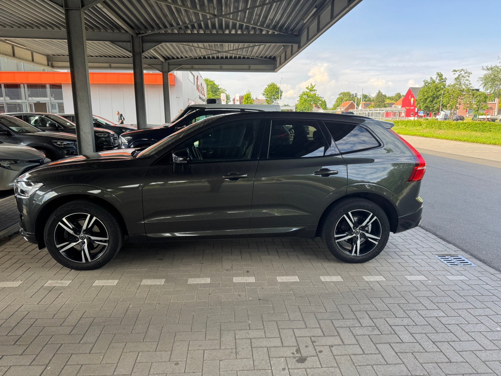 Volvo XC60 R design gris pin, Autos, Volvo, Cuir, Argent ou Gris, Achat, Entretenue par le concessionnaire
