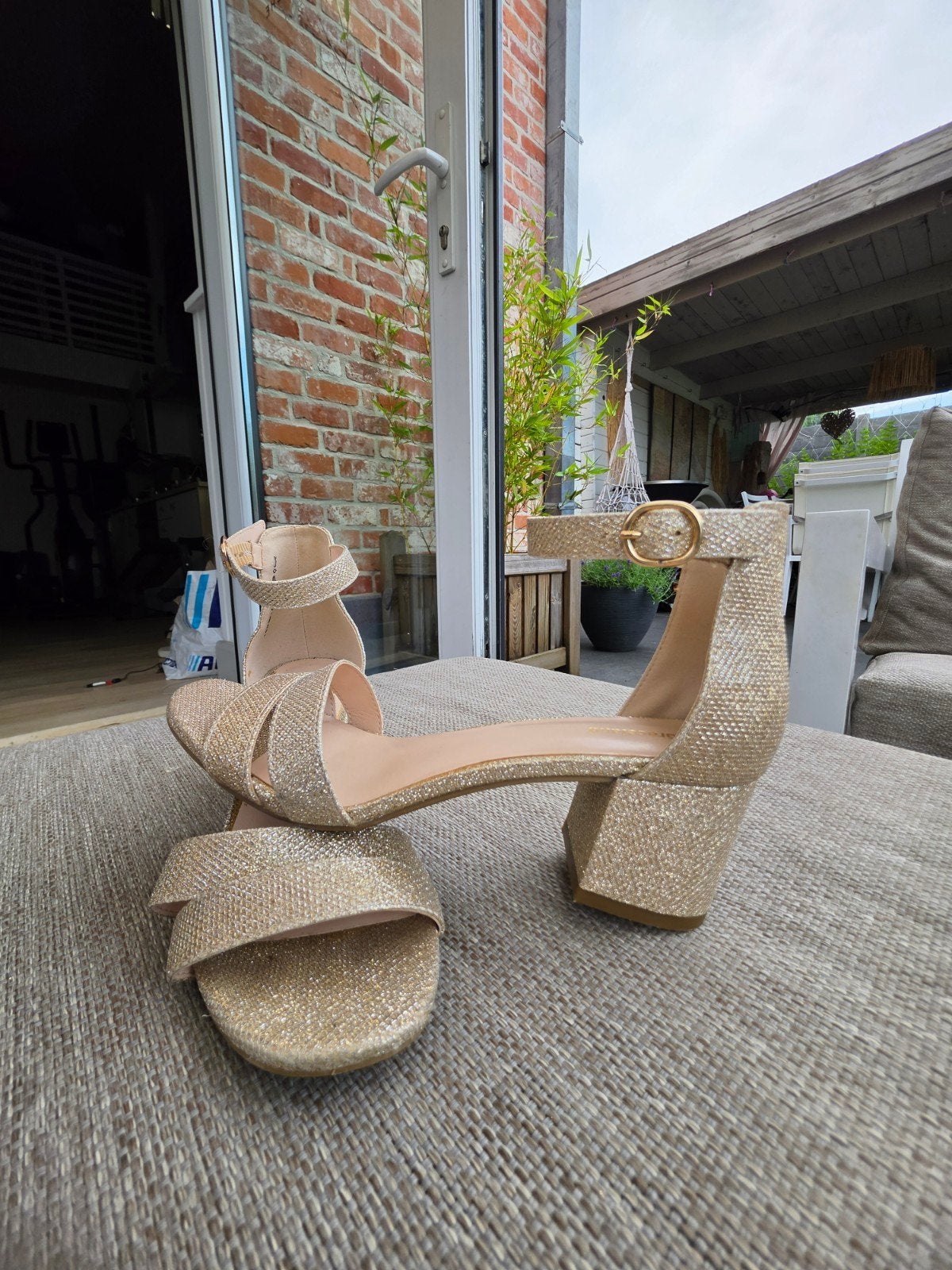 Dames klasieke hakjes, Kleding | Dames, Trouwkleding en Trouwaccessoires, Ophalen, Zo goed als nieuw, Beige, Trouwjurk