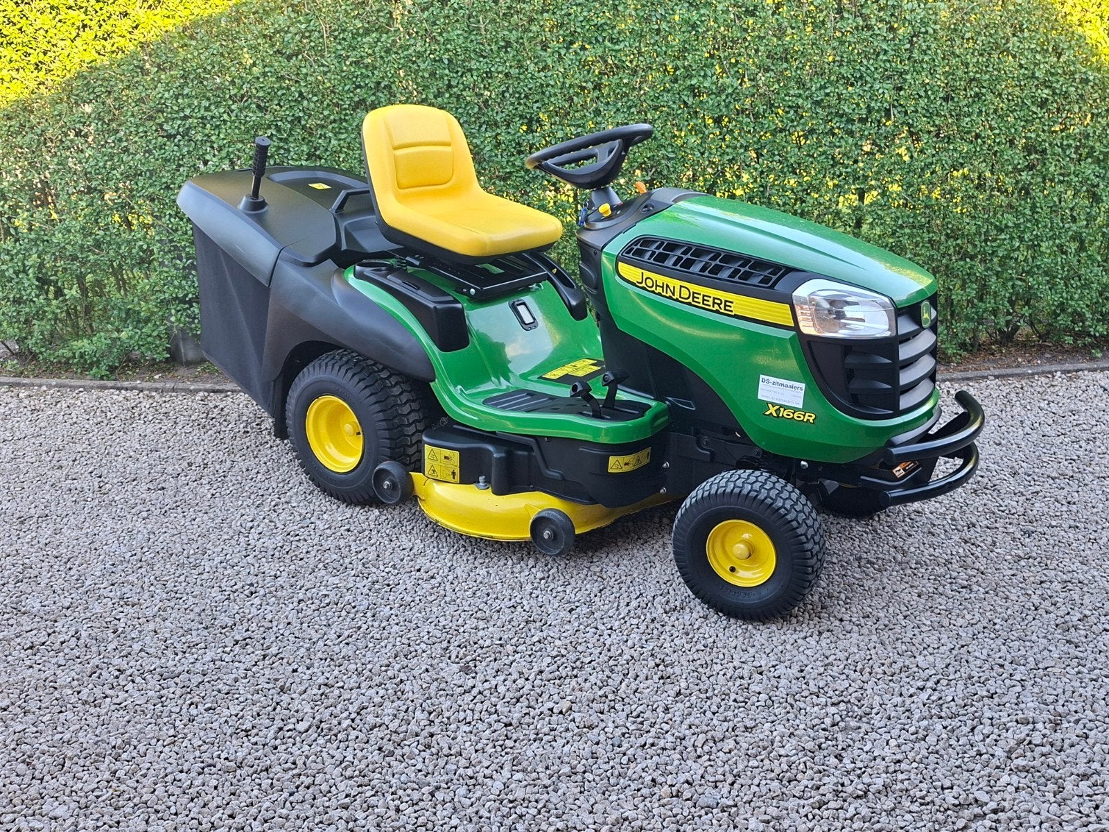 Zitmaaier JOHN DEERE , 85 draaiuren., Ophalen, Opvangbak