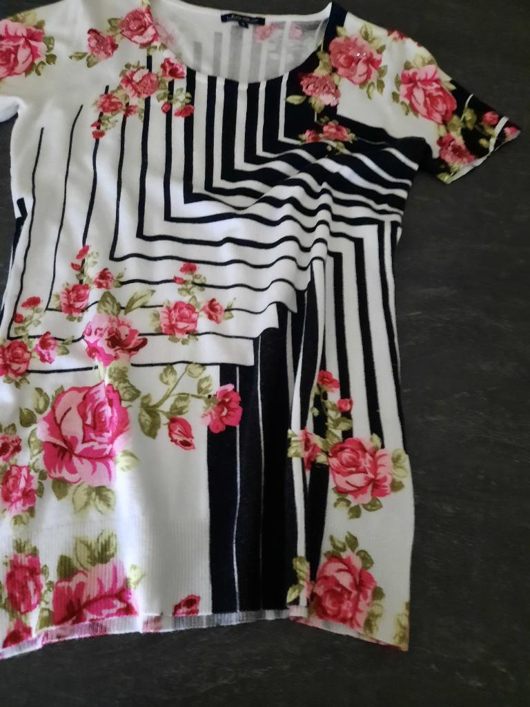 Bloes met korte mouwen en bijpassende sjaal € 15, Ophalen, Maat 38/40 (M)