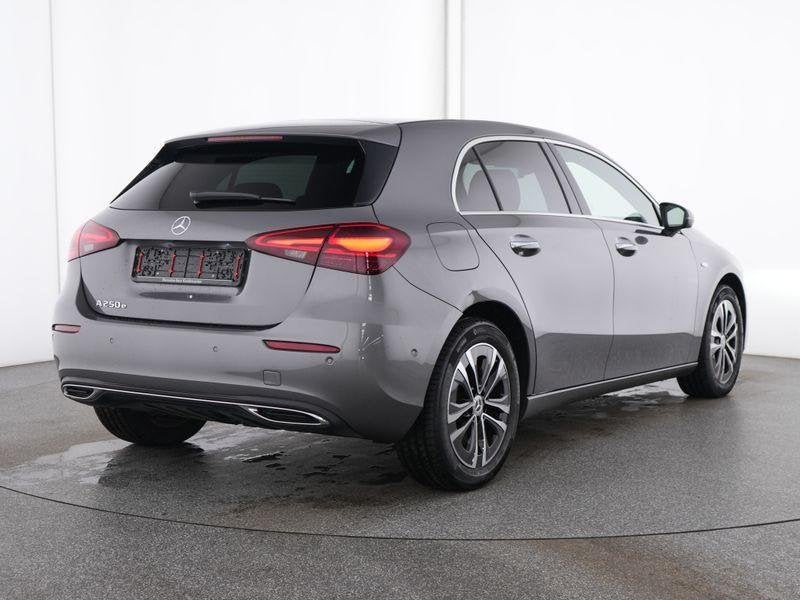 Mercedes-Benz A-Klasse 250 e Hatchback Luxury Line | Panoram, Auto's, Stof, Gebruikt, 16 kWh, Bedrijf
