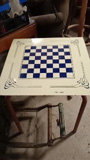 Échiquier en émail, Enlèvement