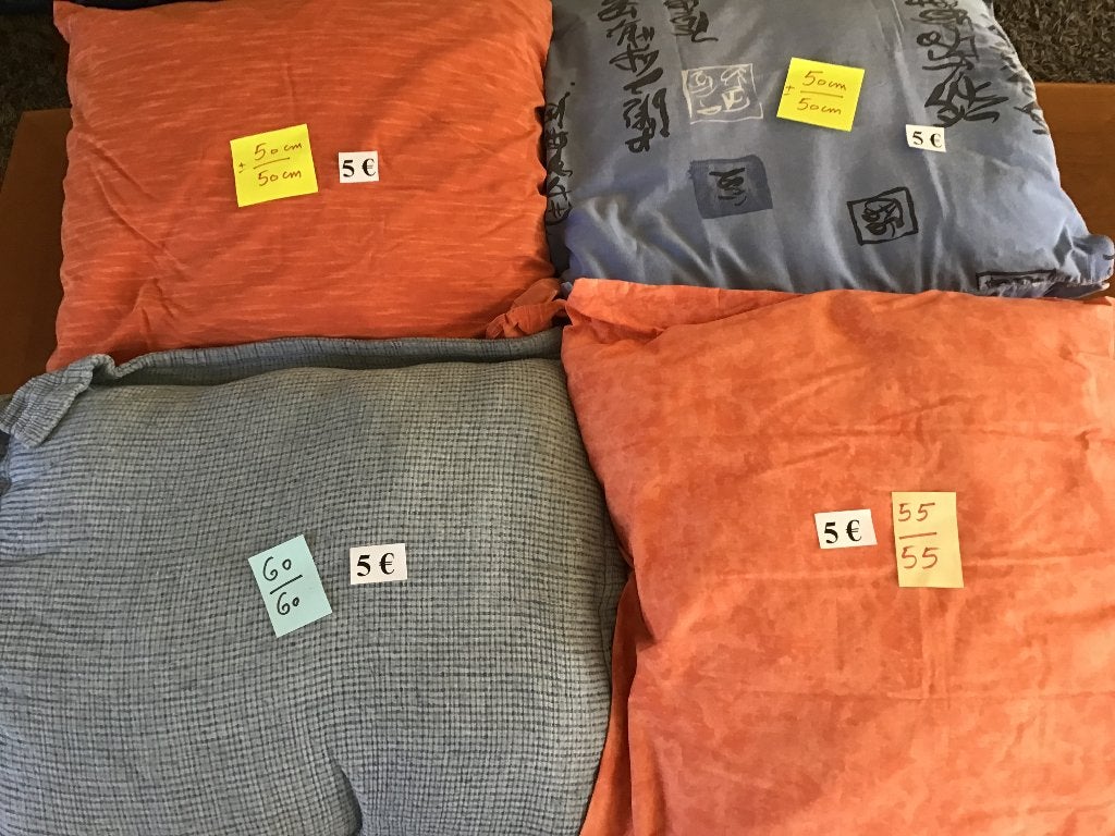 6 hoofdkussens met overtrek aan slechts 5 euro per stuk, Ophalen of Verzenden, Zo goed als nieuw, Kussen
