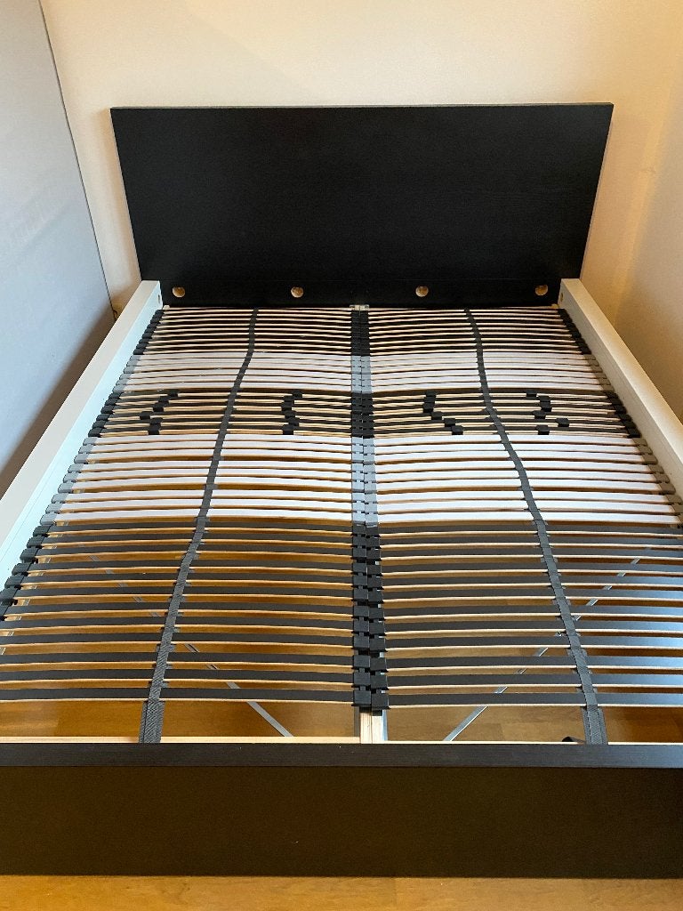 IKEA MALM bedframe zwart + LEIRSUND-lattenbodem - 160 x 200, Comme neuf, Enlèvement, 200 cm, Bois