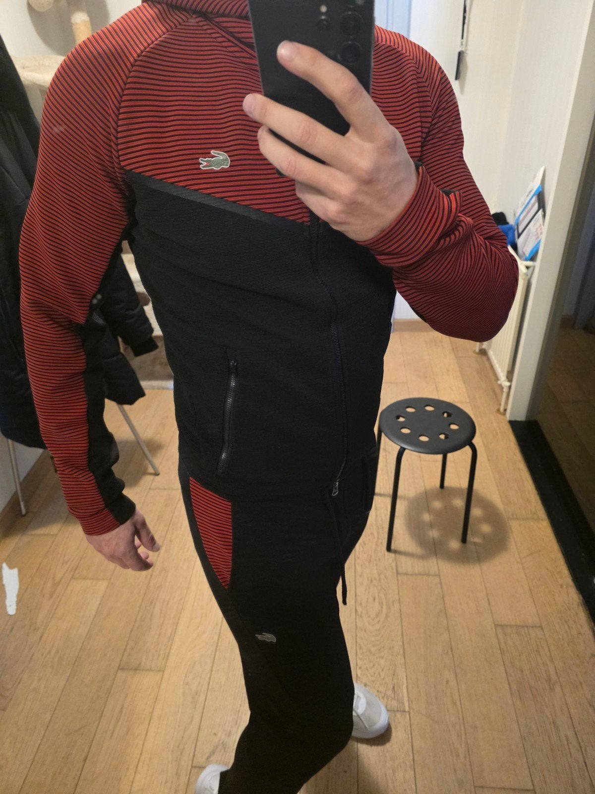 Lacoste taille M (pour homme entre 1m60 / 1m80 ), Enlèvement ou Envoi, Rouge