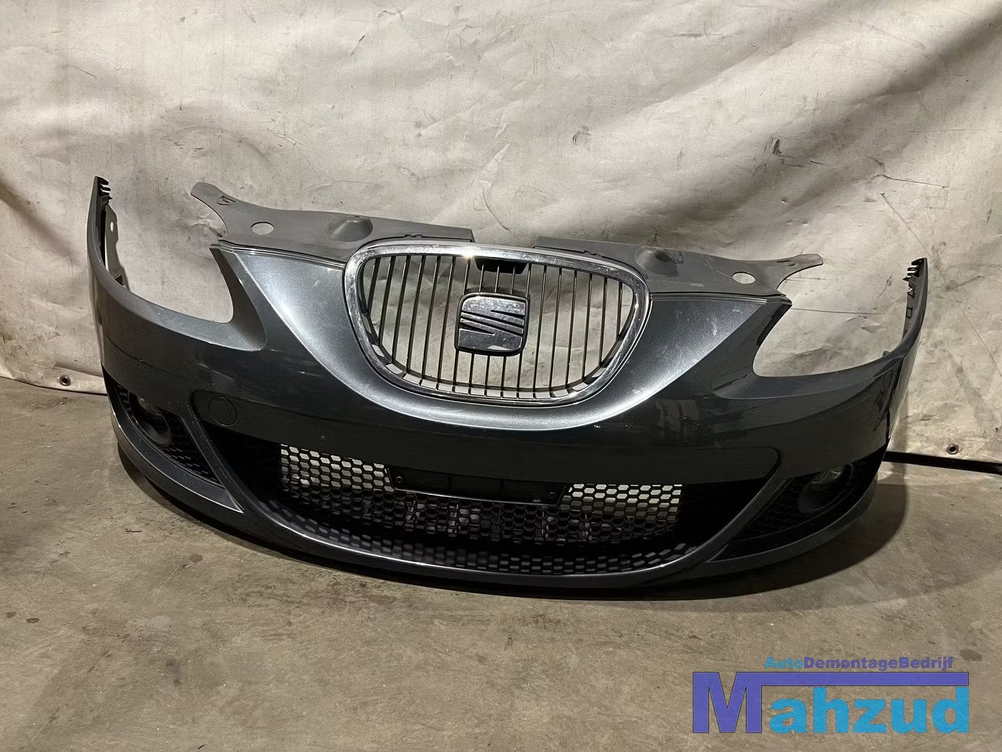 SEAT LEON 2 Grijs voorbumper bumper voor 2005-2012, Auto-onderdelen, Gebruikt, Voor, Autovia A-2, Km 585 585
08760  Martorell, ES