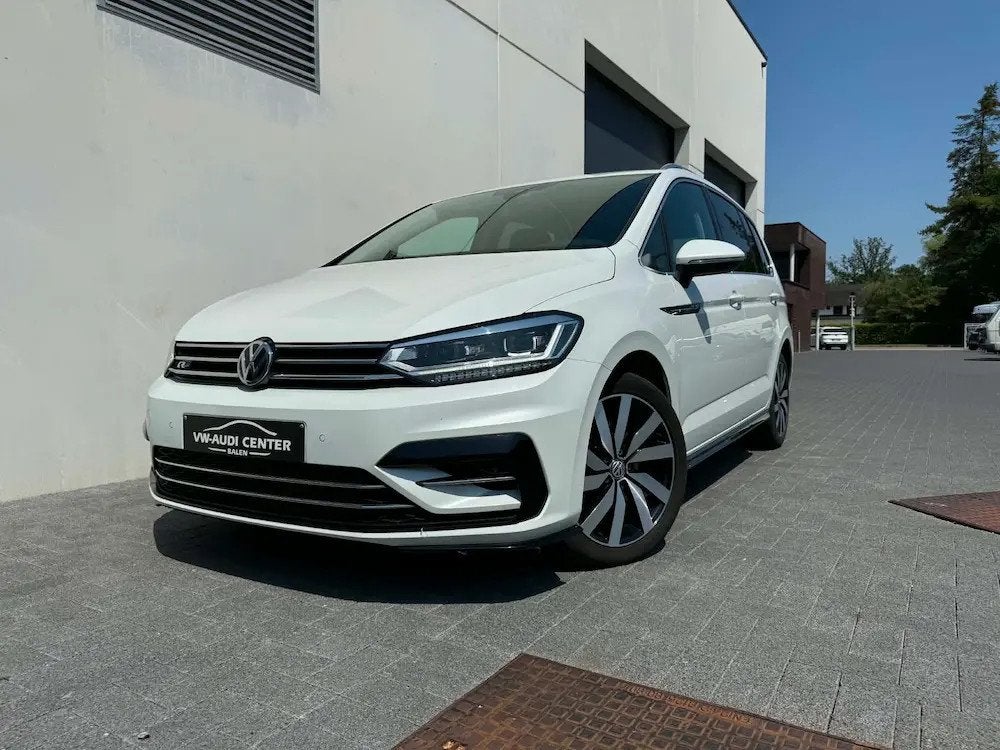 Volkswagen Touran 1.5TSI 150PK DSG R-LINE REAR CAMERA APP CO, Auto's, Volkswagen, Automaat, 4 cilinders, Beige, Leder