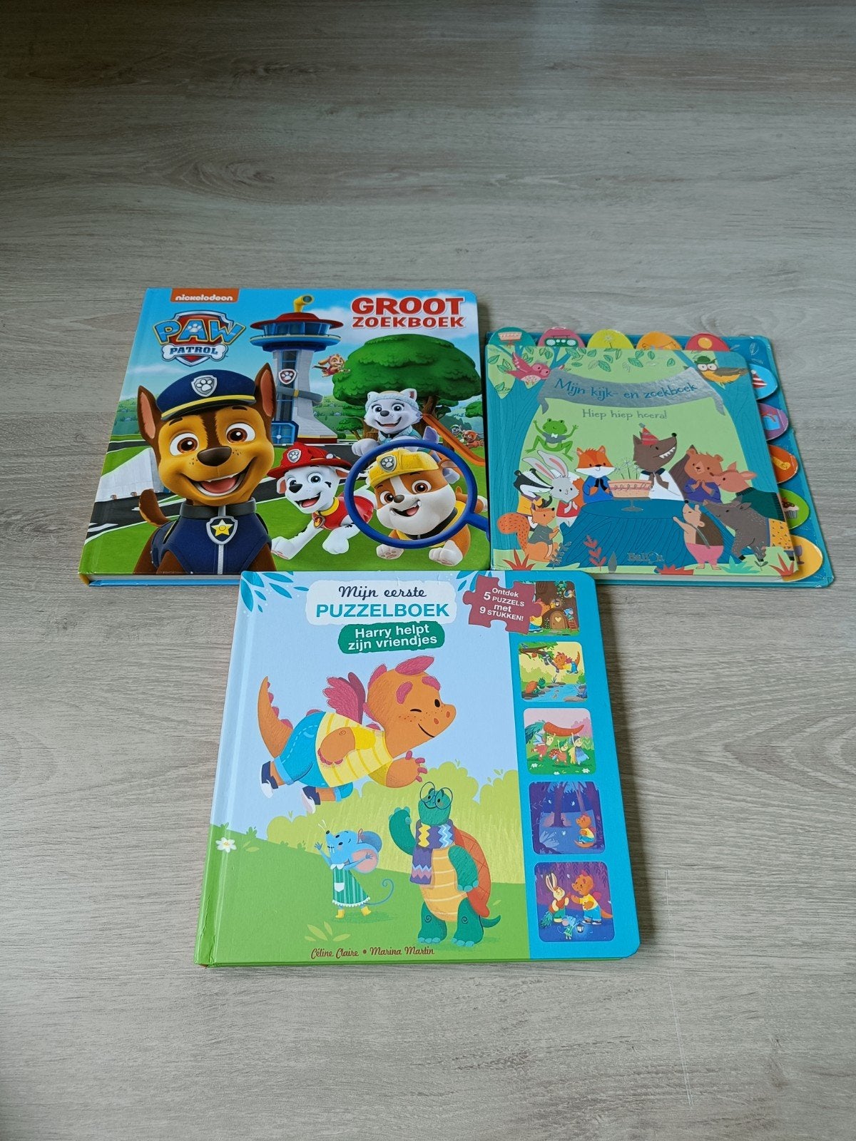 twee zoekboeken en een puzzelboek, Ophalen