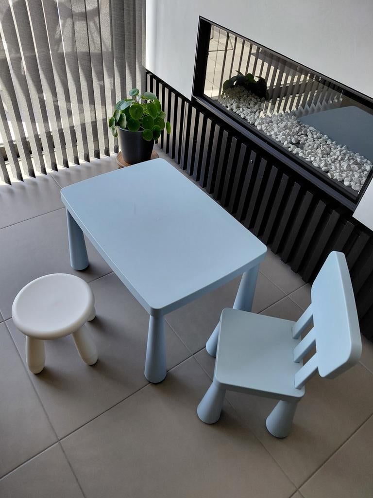Kindertafel + 2 stoeltjes, Kinderen en Baby's, Kinderkamer | Tafels en Stoelen, Ophalen