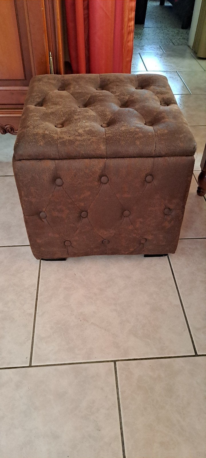 A vendre pouf avec espace de rangement, Enlèvement