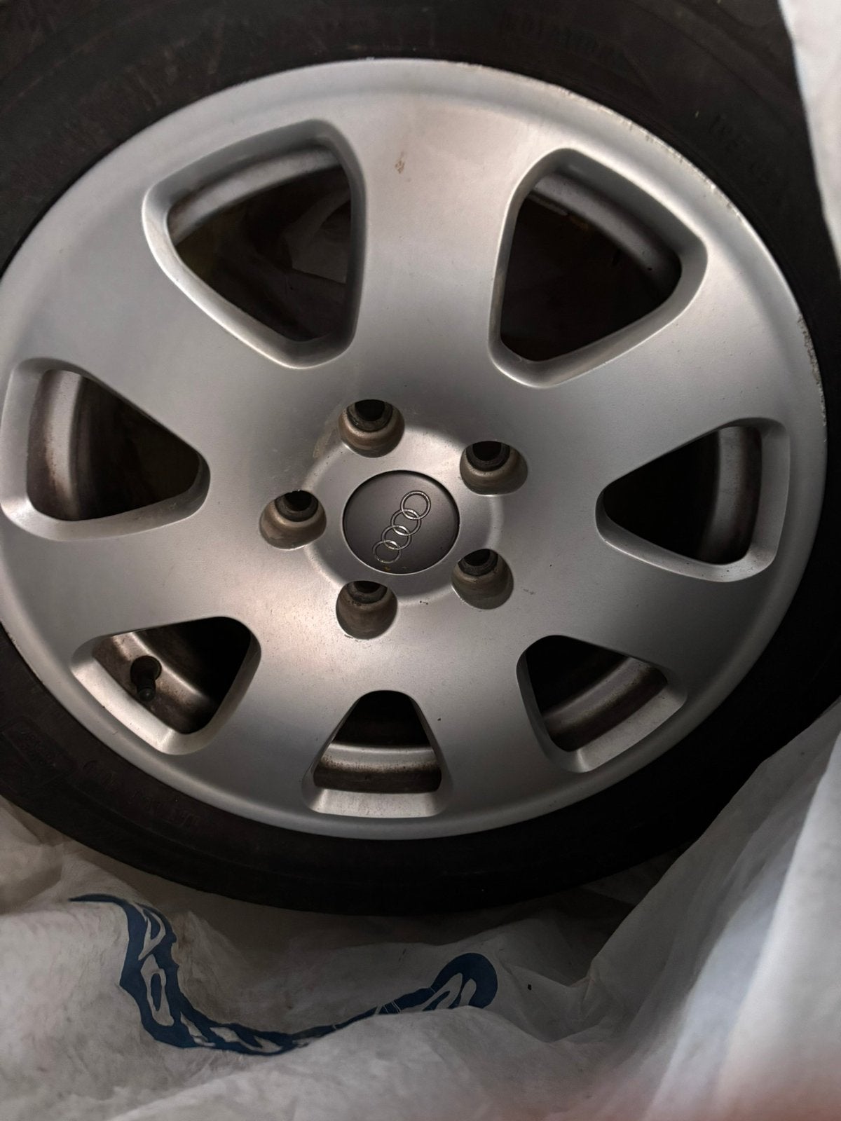 Jantes audi origine avec pneu neige, Autos : Pièces & Accessoires, 15 pouces, Pneus hiver, Enlèvement, 195 mm