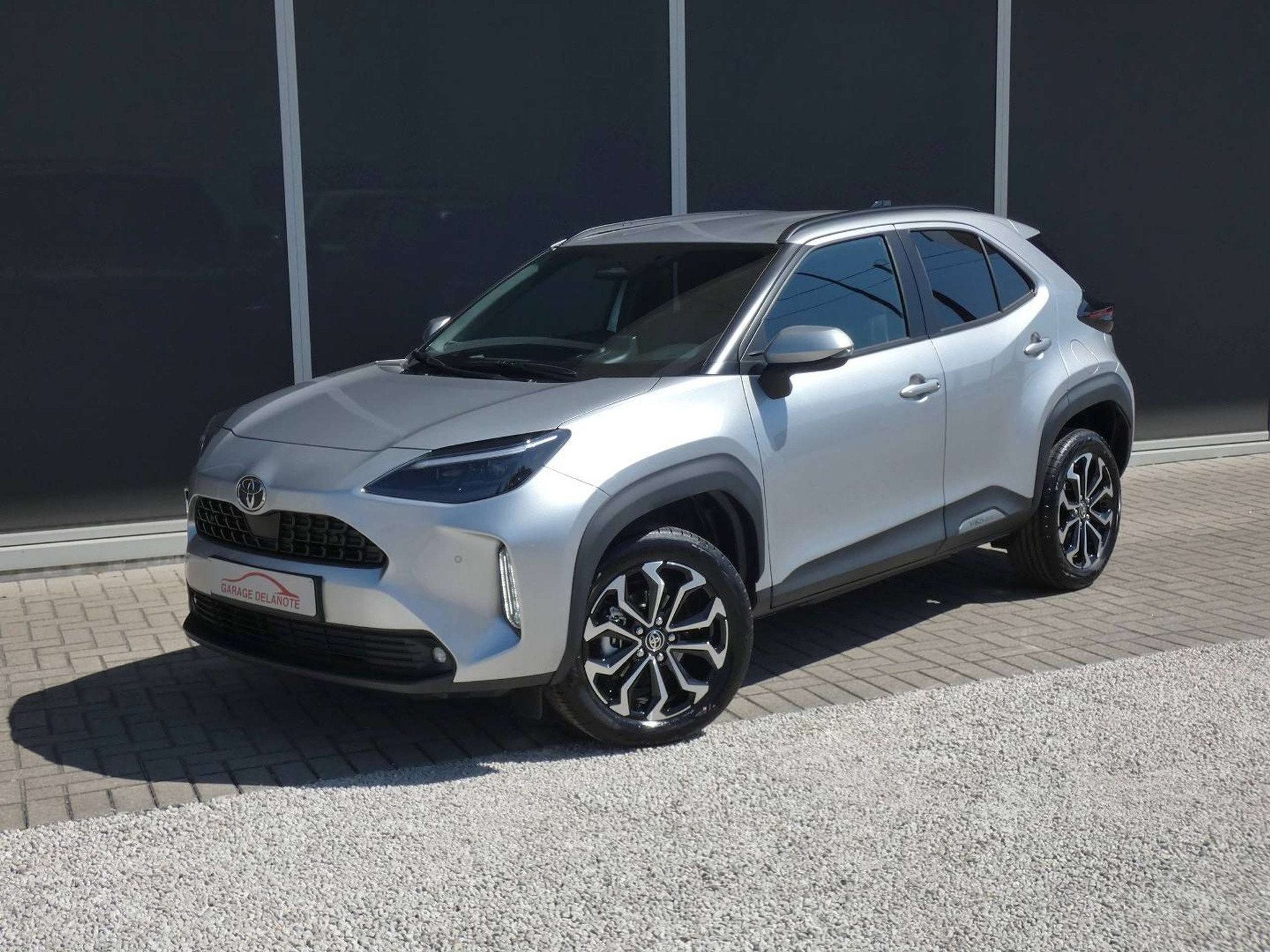 Toyota Yaris Cross Hybrid 130pk +Parkeersensoren +Dodehoek +, Auto's, Stof, Zwart, 1200 kg, 1490 cc