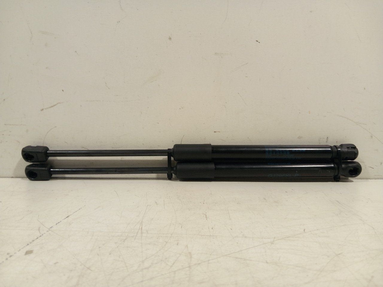 Gasdrukveerset voor BMW Z4, Onderdelen@venauto.nl, Van der Ven Autorecycling B.V., Gebruikt, Ettenseweg 76, 4706 PB Roosendaal, The Netherlands